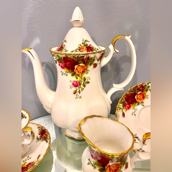 Royal Albert 11 Pc ‘62 “Tea for 4” Vintage Bone China Old Country Roses MintCond - Picture 6 of 16